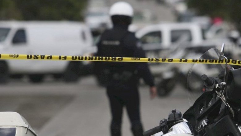 Comando armado ejecuta a dos personas y secuestra a tres hermanos en Mexicali