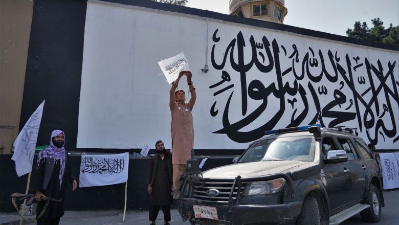 El miedo se apodera del arte en Kabul: algunos creadores destrozan, entierran o esconden sus obras