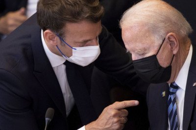 Macron acuerda con Biden la vuelta de su embajador en un primer gesto de distensión