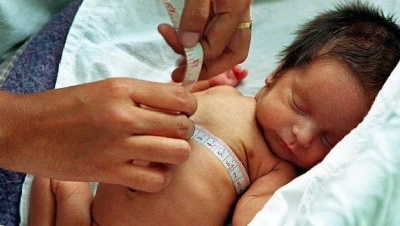 Mujer esperaba siete bebés... ¡y nacieron nueve!