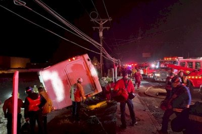 Murieron siete personas tras la volcadura de un camión  en Rosarito
