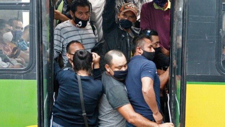 Pese a horarios escalonados, abarrotan camiones