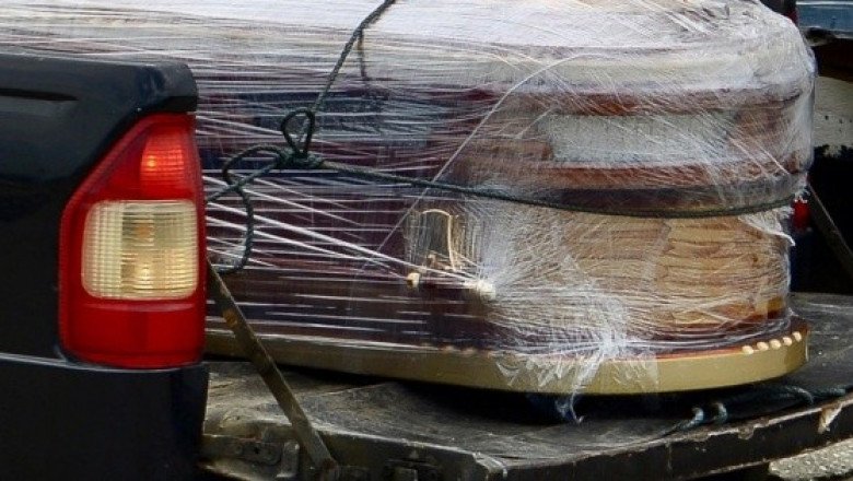 A la tumba con pickup: Entierran a hombre con su camioneta en BCS