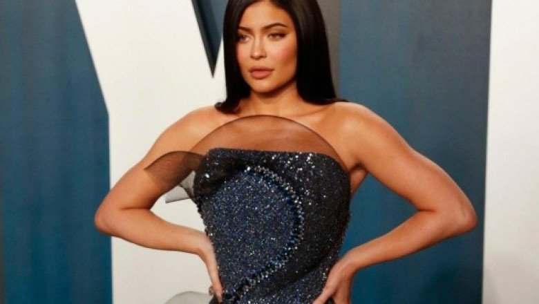 Kylie Jenner luce su avanzado embarazo para este Halloween