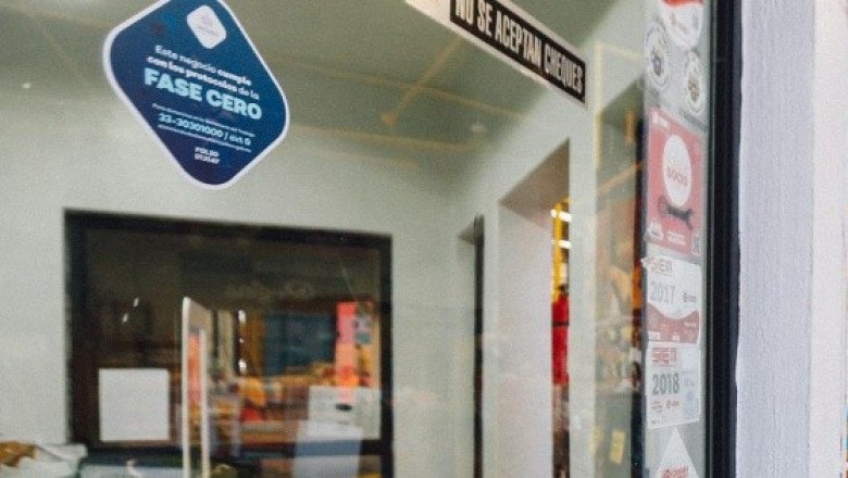 Presenta denuncia ante falsificación de distintivos de apertura de negocios en Fase 0