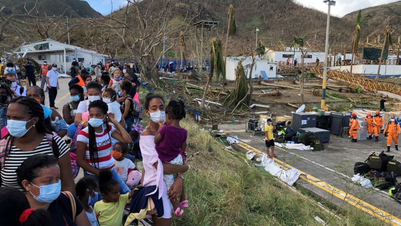 Un hospital en carpas y familias sin hogar: Providencia sigue a medio reconstruir un año después de Iota