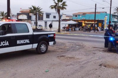 Balean a hombre dentro de negocio en Las Águilas
