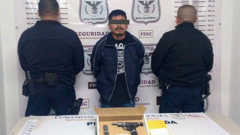 Cae hombre en posesion de un arma 9 mm