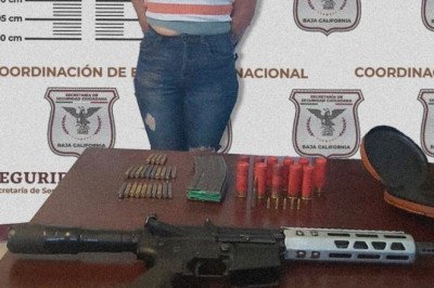Detienen a mujer armada y con metanfetamina