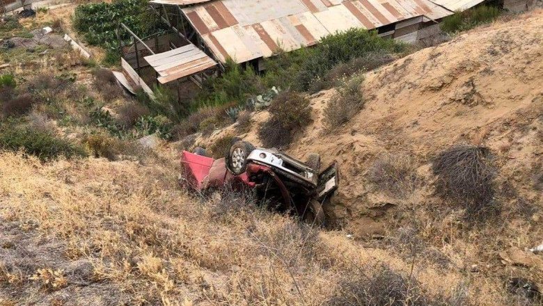 Volcadura deja dos personas muertas