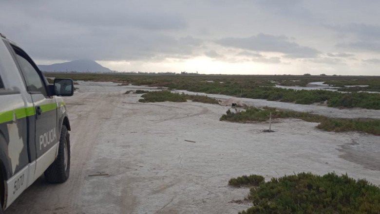 Localizan dos cuerpos sin vida, uno envuelto en una cobija
