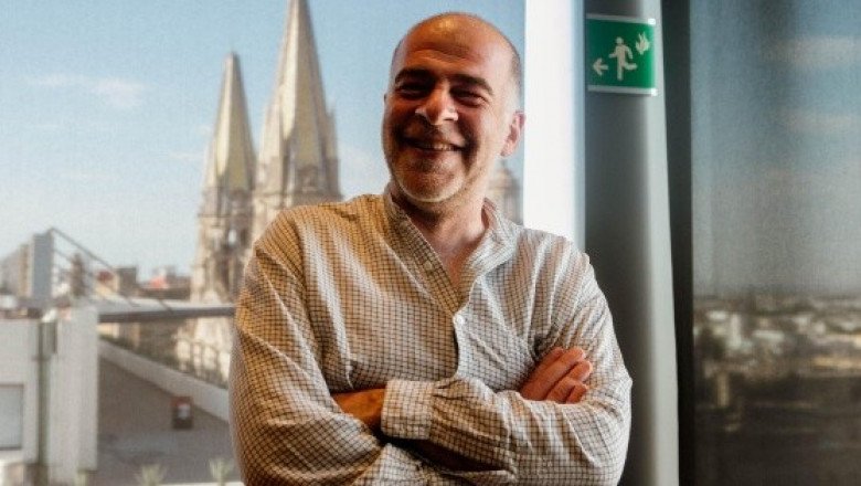 Archil Kikodze busca acercar los libros a los jóvenes