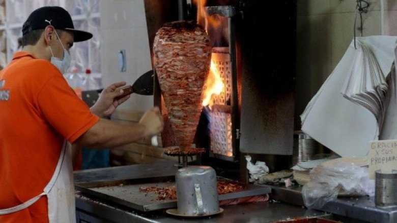 ¡Héroe sin capa! Taquero salva a joven de ahogarse mientras comía tacos (VIDEO)