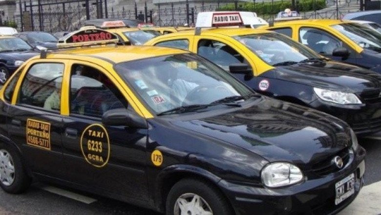 ¡Increíble! Papá pega en taxi el CV de su hija, y la joven consigue varias entrevistas