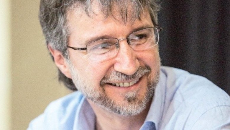 Premian las letras de Fernando Fernández