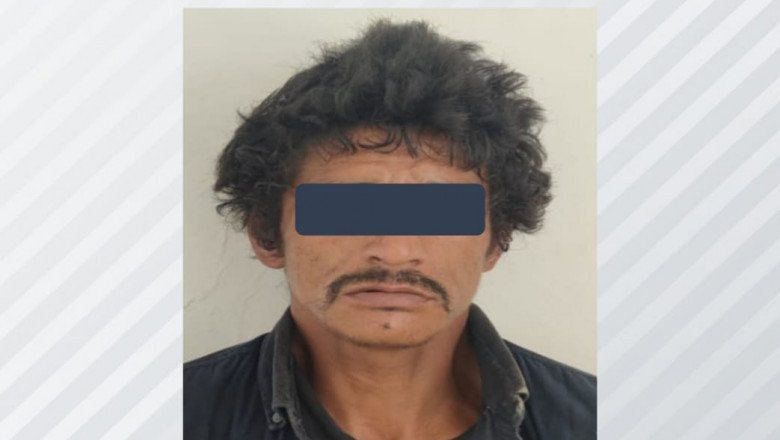 Sujeto agarra a bastonazos a adulto mayor