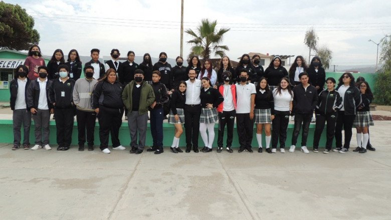 Reciben becas 52 alumnos del CONALEP