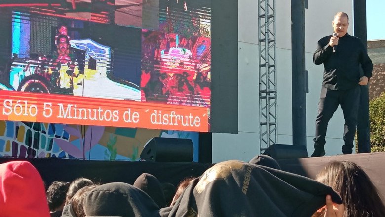 Da conferencia Sebastián Marroquín, hijo de Pablo Escobar, a estudiantes de bachillerato