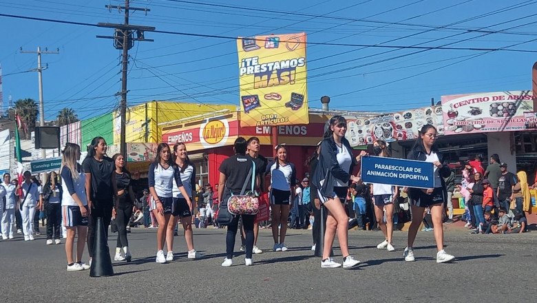 42 contingentes participaron en el desfile Cívico-Deportivo