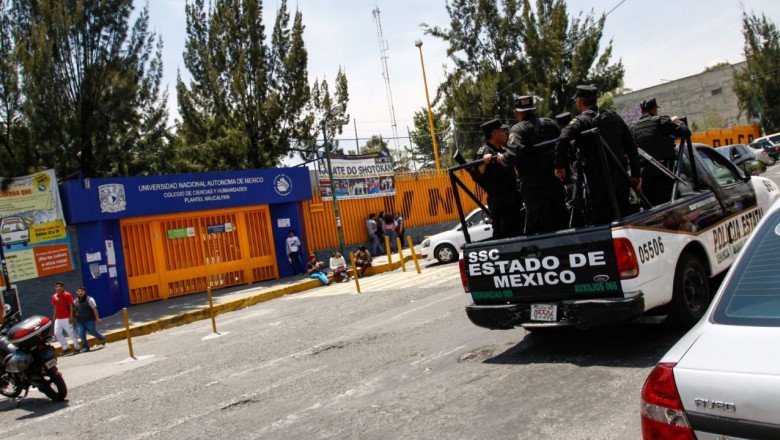 Desalojan a estudiantes de CCH Naucalpan tras presuntas explosiones al interior del plantel