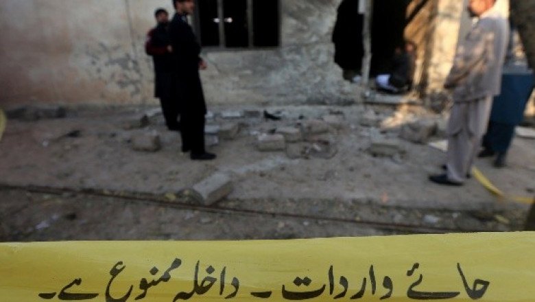 Tren se descarrila tras explosión de bomba en Pakistán; reportan ocho heridos