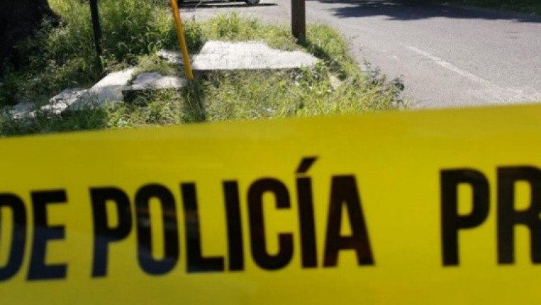 Muere mujer atropellada; su ropa se atoró en la puerta del camión