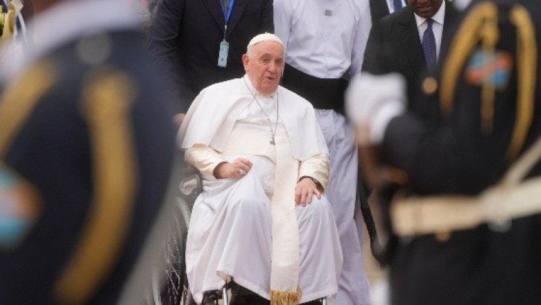 Papa Francisco inicia su visita en África en medio de conflictos