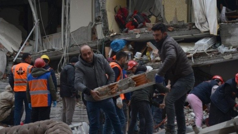 Circulan videos de personas atrapadas tras terremoto en Turquía