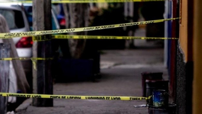 Hombre se resiste a robo y ladrones lo matan dentro de un autobús