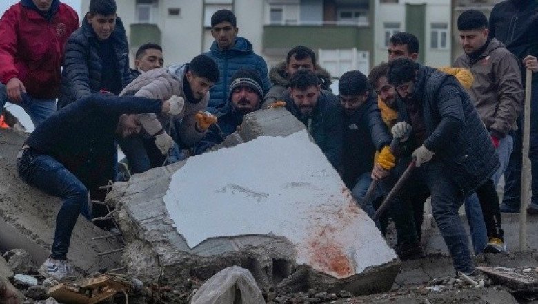 Turquía alista evacuación controlada de las zonas devastadas por el sismo