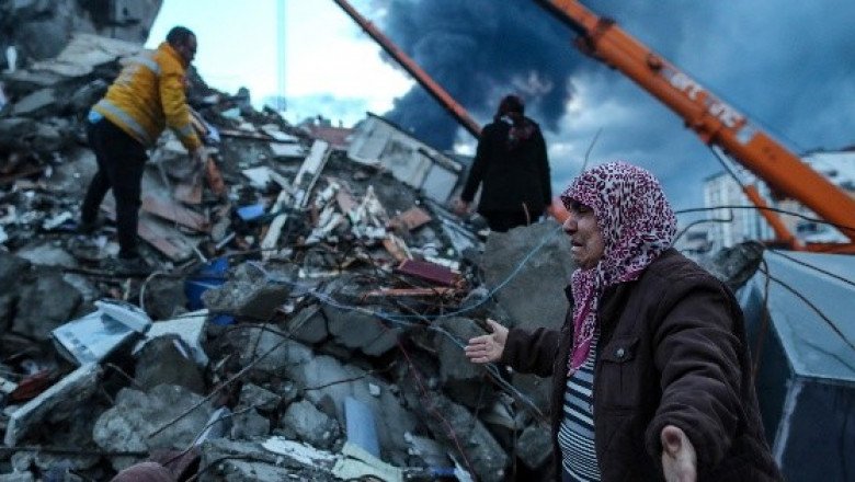 Suben a más de 5 mil las muertes por sismo en Turquía y Siria