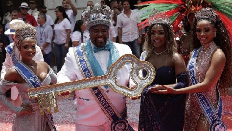 El Rey Momo declara abierto el "carnaval de la democracia" en Brasil