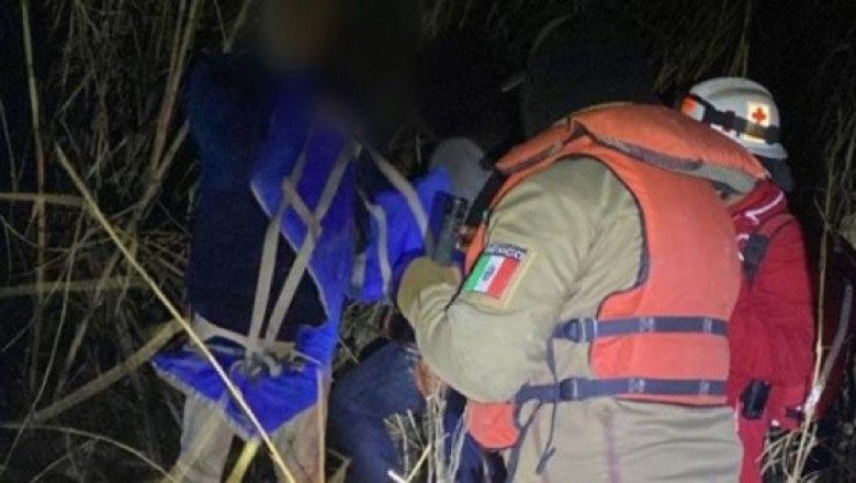 Con cadena humana, rescatan a 11 migrantes varados en el Río Bravo