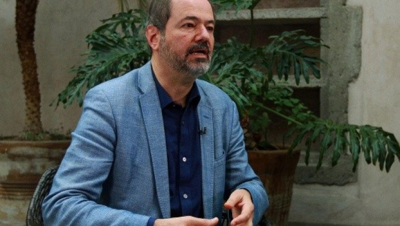 Juan Villoro asegura que "vale la pena luchar por la democracia"