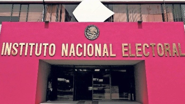 Corte admite controversia de INE contra plan B