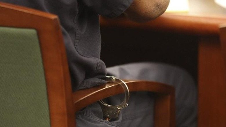 Vende a su hija de 12 años a un hombre de 70 por 90 mil euros; es detenida