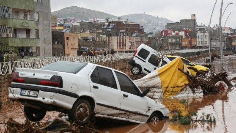 ¡Turquía bajo el agua! Tras azote de sismos, inundaciones devastan al país