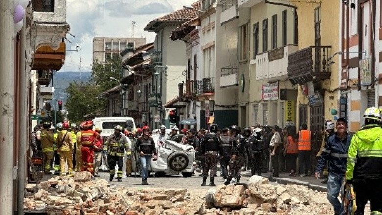 Sismo sorprende a conductores de TV en Ecuador y su reacción se viraliza