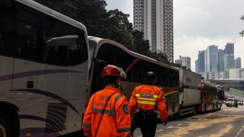 Choque entre cuatro autobuses y un camión deja 87 heridos en Hong Kong