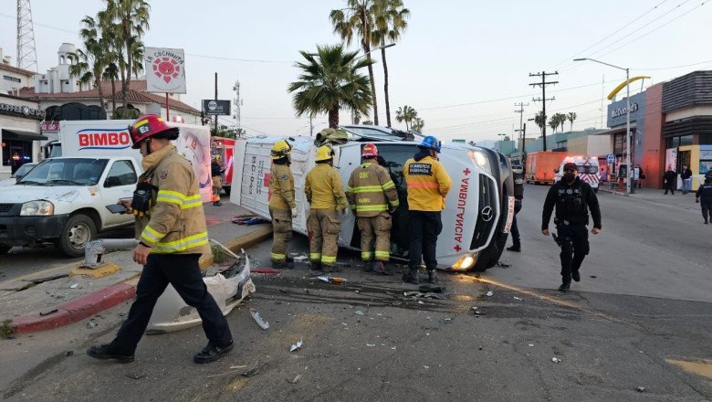 Muere mujer de 89 años al chocar ambulancia