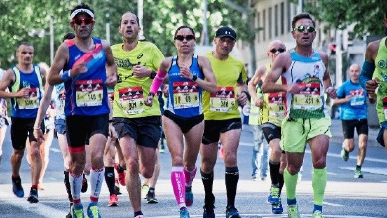 Gana el tercer lugar en un maratón... pero hace parte del trayecto en auto