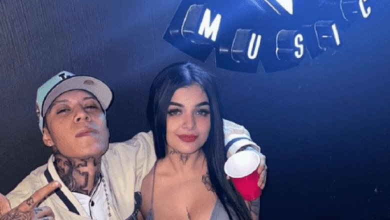 Karely Ruiz y Santa Fe Klan siguen compartiendo fotos subidas de tono