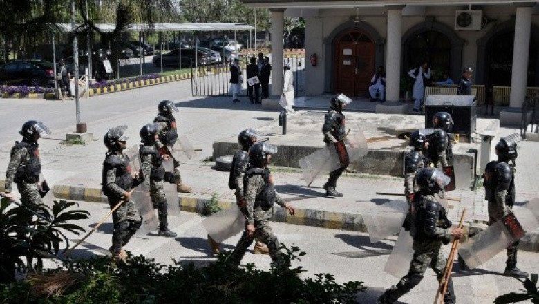 Arrestan en Pakistán al ex primer ministro Imran Khan