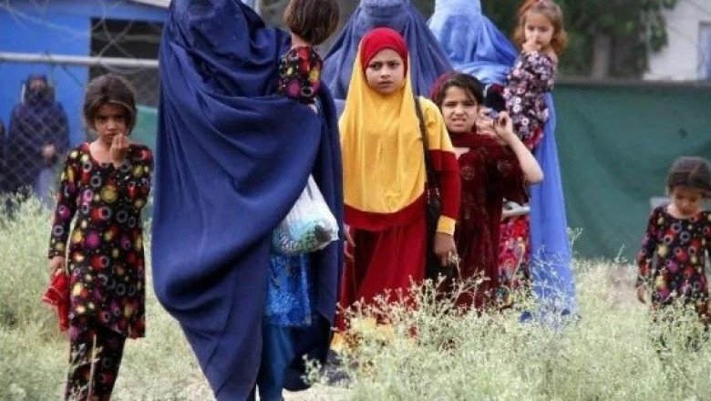 Mujeres afganas empleadas por ONU, acosadas y detenidas