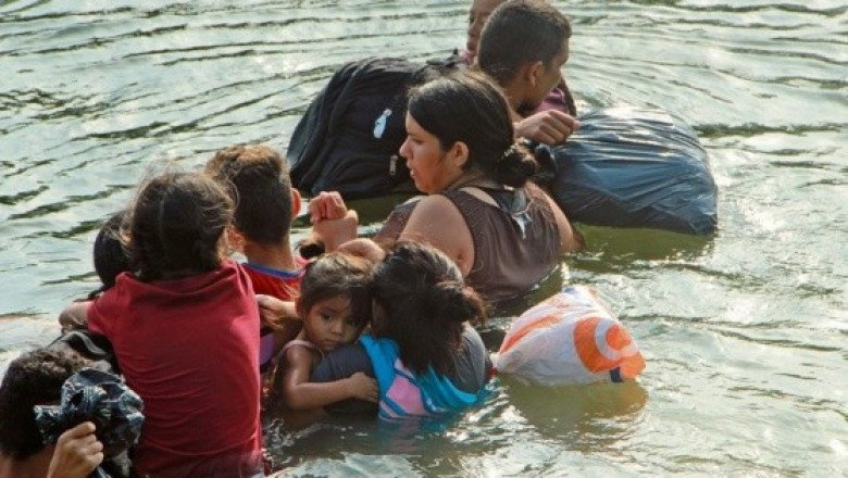 Patrulla Fronteriza de EU detiene a miles antes de cambiar política de deportación