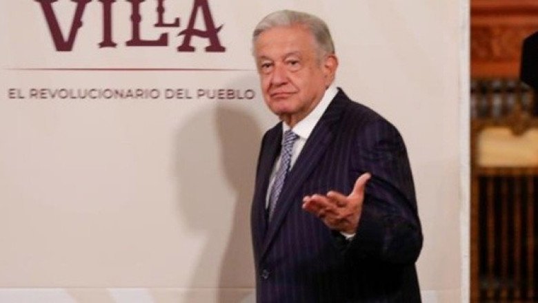López Obrador celebra a los maestros con comida en Palacio Nacional