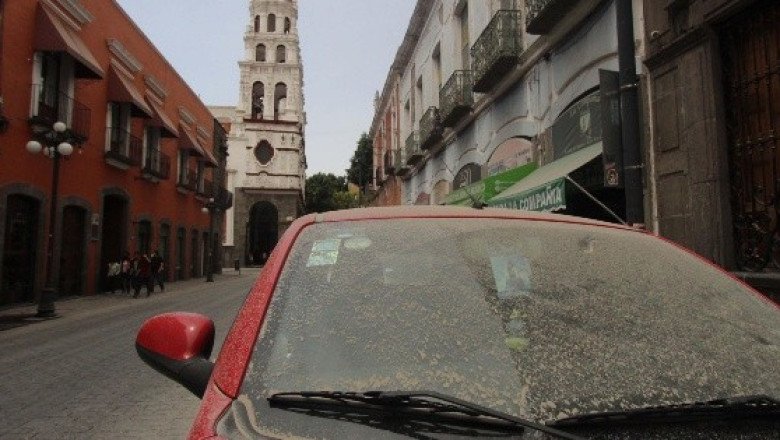 Así se vio la expulsión de material incandescente de este lunes del "Popo" (VIDEO)