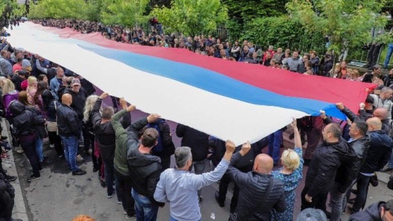 Kosovo: Serbios étnicos se concentran tras choques con fuerzas OTAN