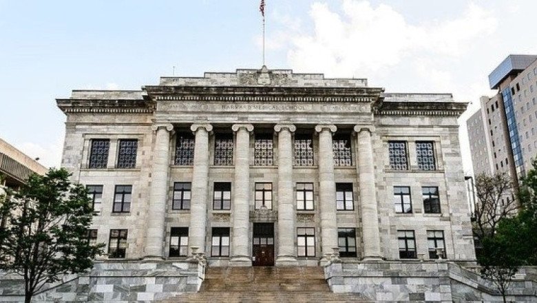 Acusan a director de la morgue de Harvard de robar y vender restos humanos