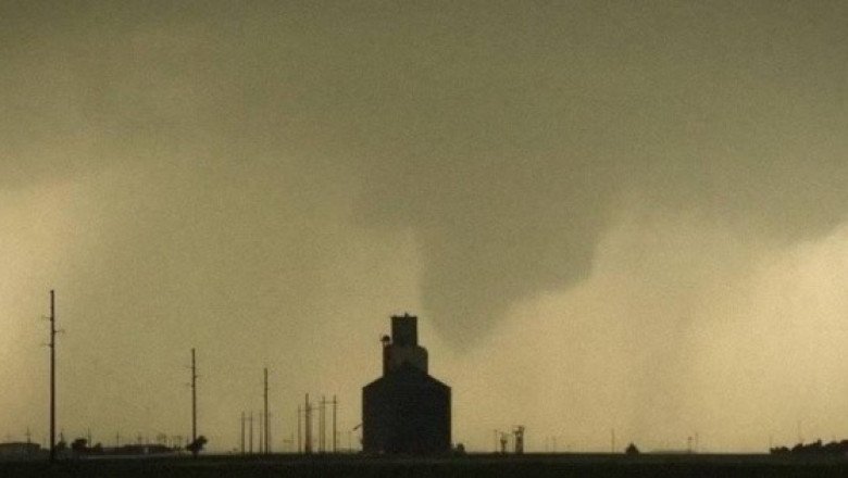 Tornado arrasa una localidad en el norte de Texas, EU (VIDEO)